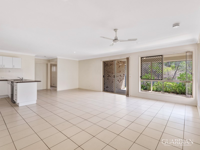 12 Vernon Place, Edens Landing QLD 4207