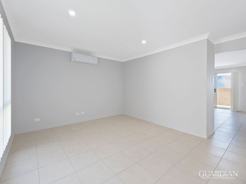 2/15 Pemswood  Court, Deebing Heights QLD 4306