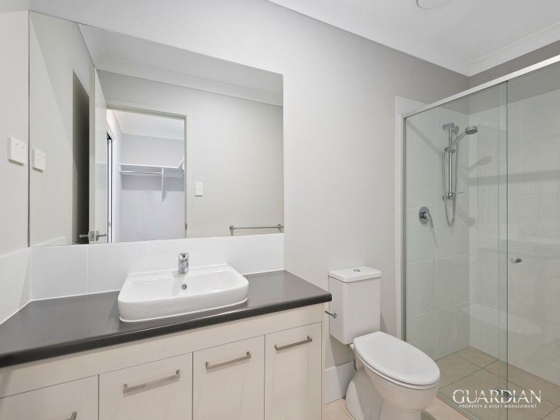 2/15 Pemswood  Court, Deebing Heights QLD 4306