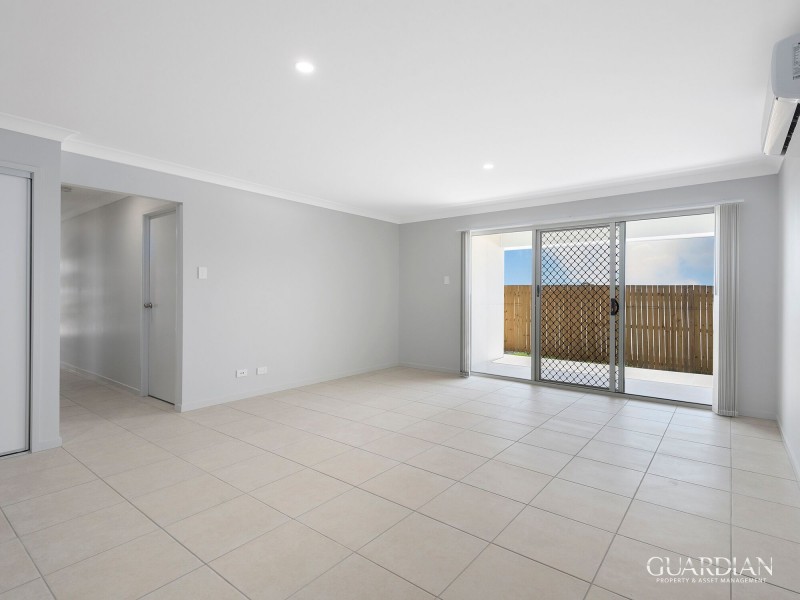1/15 Pemswood  Close, Deebing Heights QLD 4306