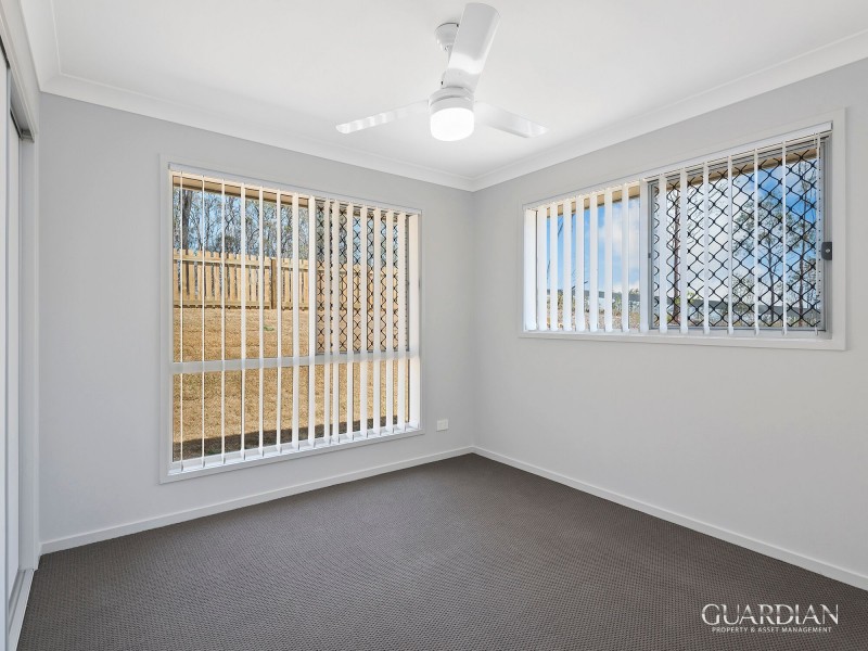 1/15 Pemswood  Close, Deebing Heights QLD 4306