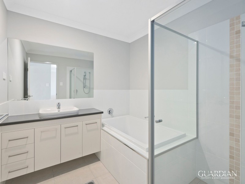 1/15 Pemswood  Close, Deebing Heights QLD 4306