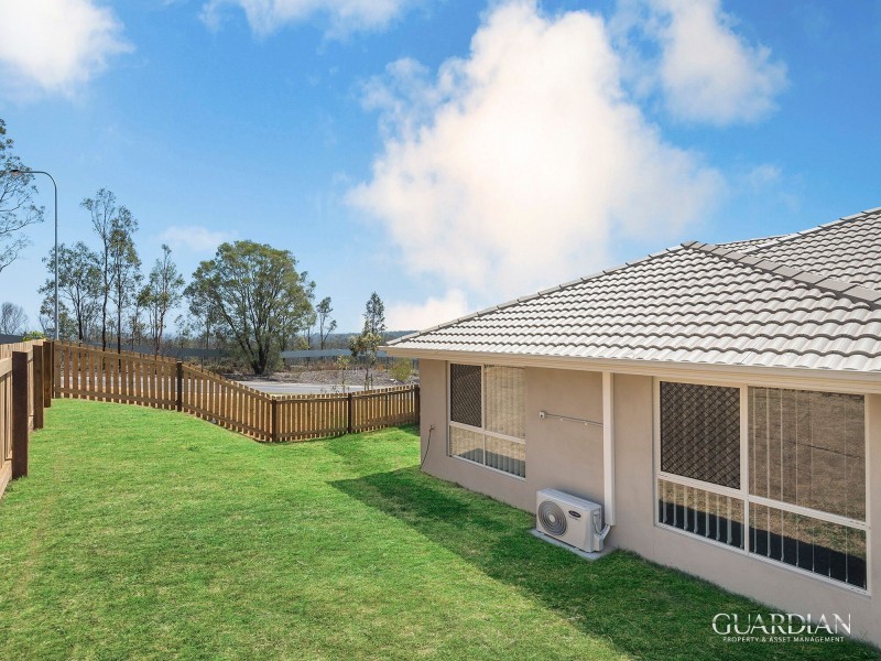 1/15 Pemswood  Close, Deebing Heights QLD 4306