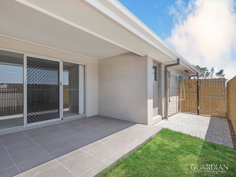 1/15 Pemswood  Close, Deebing Heights QLD 4306