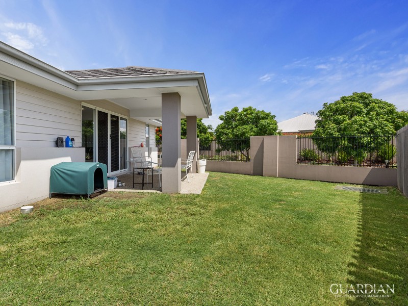 20  Azure  Way, Hope Island QLD 4212