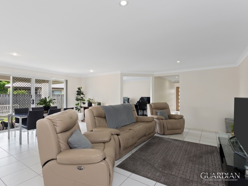 20  Azure  Way, Hope Island QLD 4212