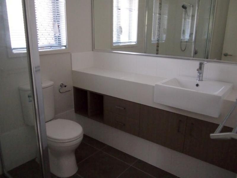 4 Rise Circuit, Pacific Pines QLD 4211