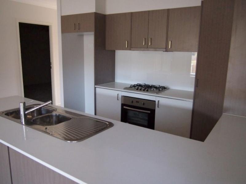 4 Rise Circuit, Pacific Pines QLD 4211