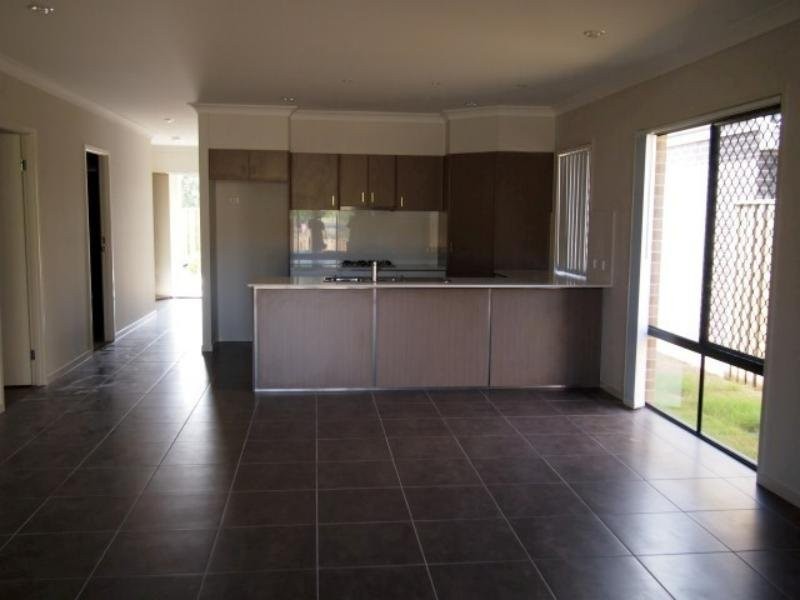 4 Rise Circuit, Pacific Pines QLD 4211