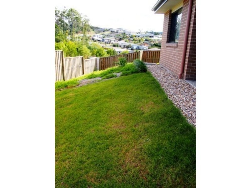 4 Rise Circuit, Pacific Pines QLD 4211