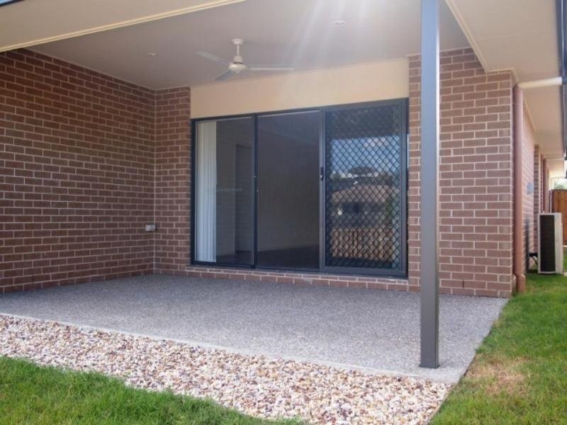 4 Rise Circuit, Pacific Pines QLD 4211