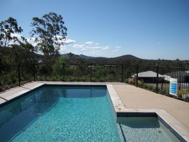 4 Rise Circuit, Pacific Pines QLD 4211