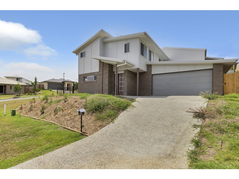 1/2 Nightshade Crescent, Pimpama QLD 4209