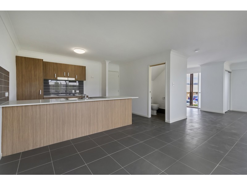 1/2 Nightshade Crescent, Pimpama QLD 4209