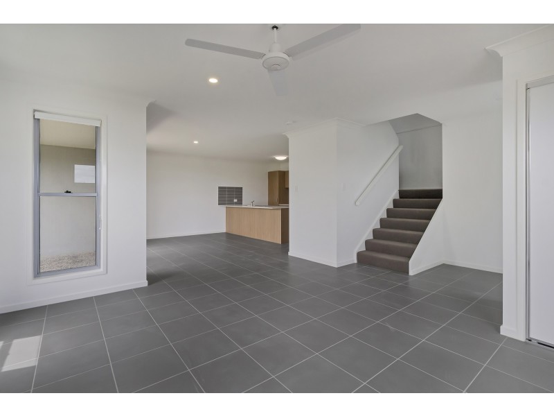 1/2 Nightshade Crescent, Pimpama QLD 4209