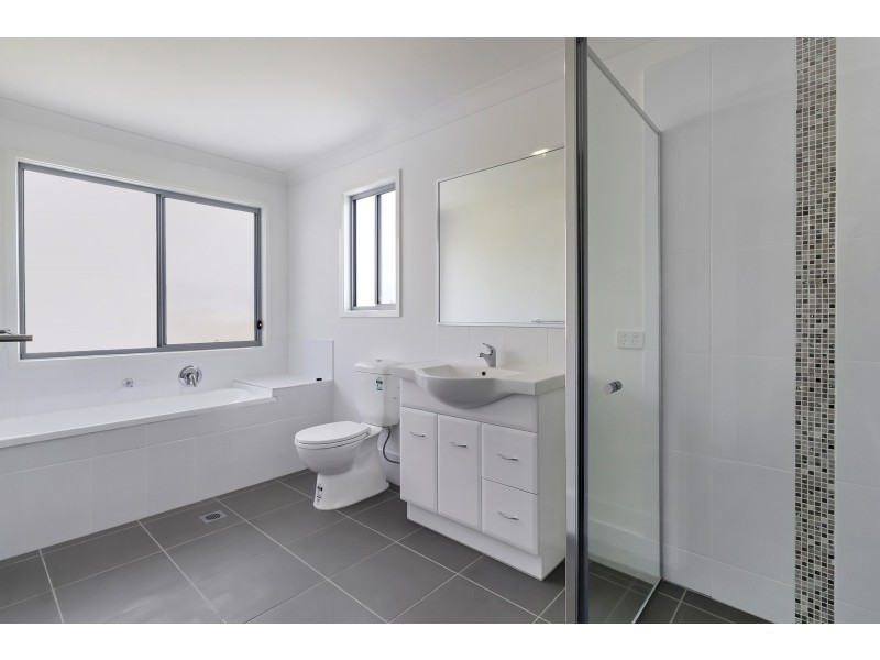 1/2 Nightshade Crescent, Pimpama QLD 4209