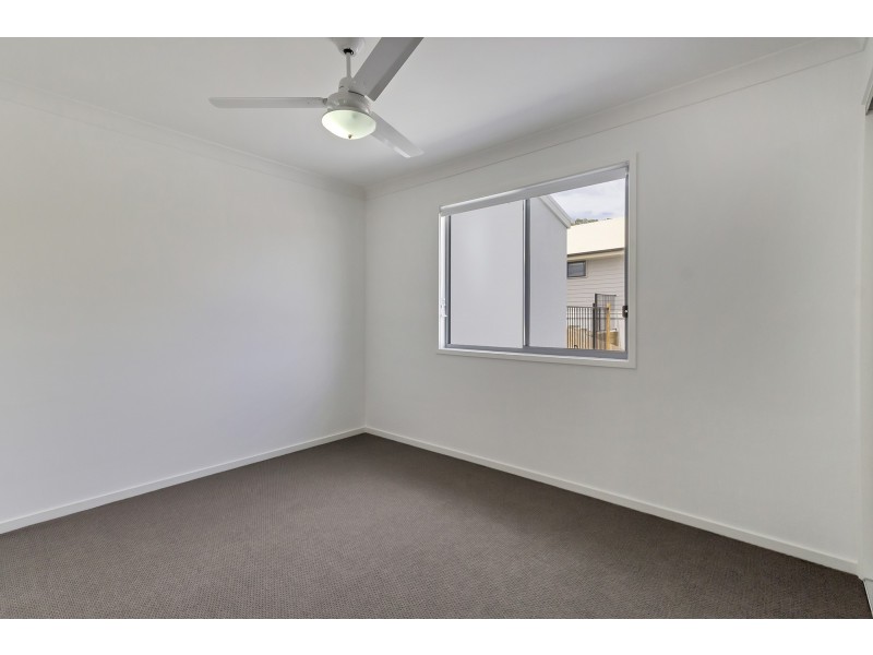 1/2 Nightshade Crescent, Pimpama QLD 4209