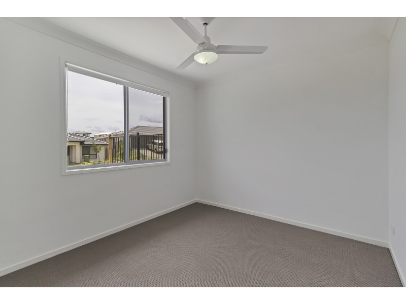 1/2 Nightshade Crescent, Pimpama QLD 4209