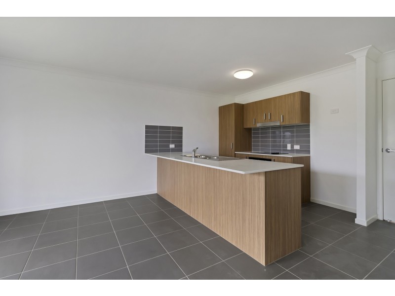 1/2 Nightshade Crescent, Pimpama QLD 4209