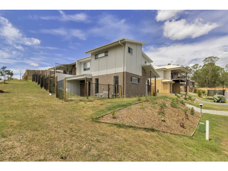 1/2 Nightshade Crescent, Pimpama QLD 4209