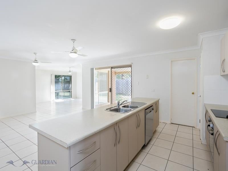 12 Hill End Avenue, Hillcrest QLD 4118