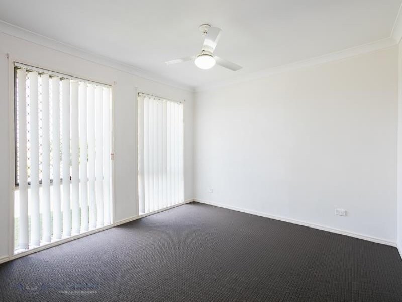 12 Hill End Avenue, Hillcrest QLD 4118