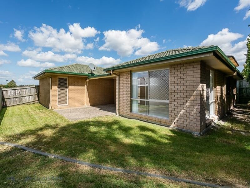 12 Hill End Avenue, Hillcrest QLD 4118