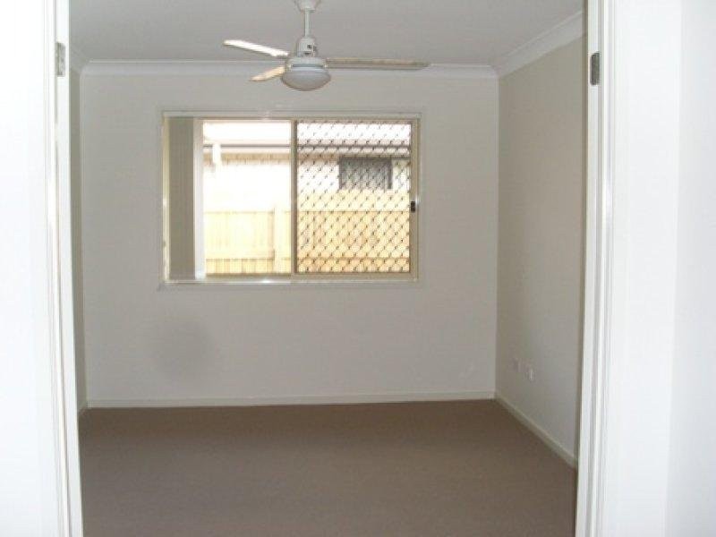 10 Sandpiper Circuit, Eagleby QLD 4207