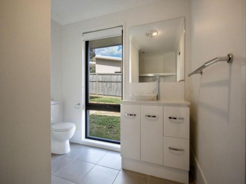 18 Bluebell Place, Brookwater QLD 4300