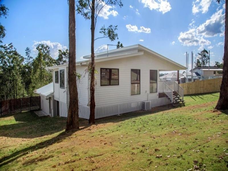 18 Bluebell Place, Brookwater QLD 4300