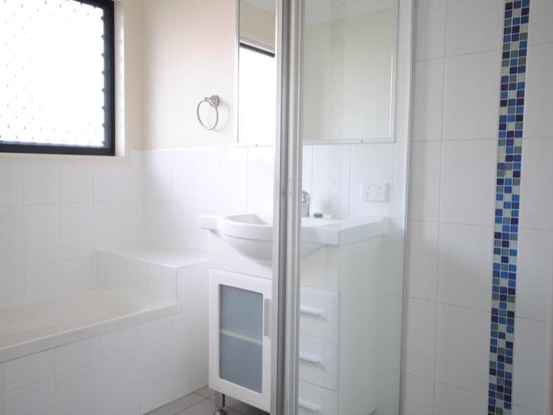 15 Hubner Drive, Rothwell QLD 4022