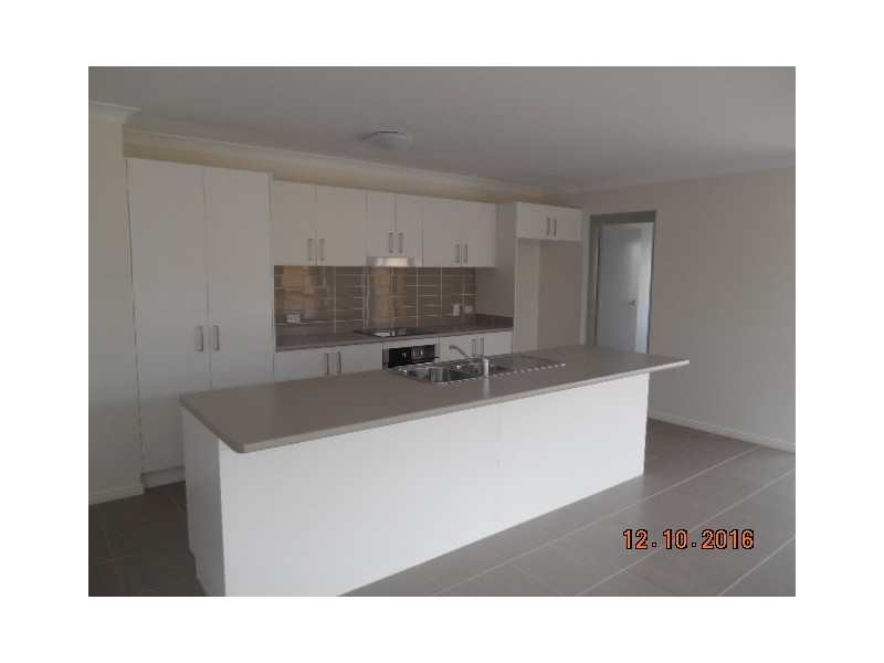 18 Meadows Circuit, Bellbird Park QLD 4300