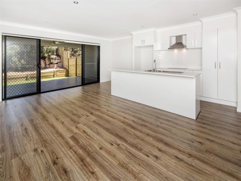 1/4 Brigid Boulevard, Augustine Heights QLD 4300