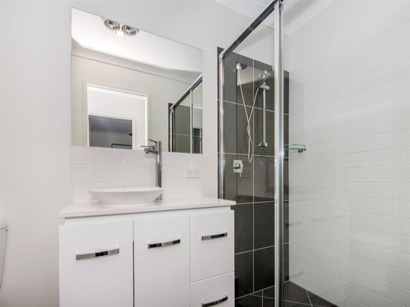 1/4 Brigid Boulevard, Augustine Heights QLD 4300