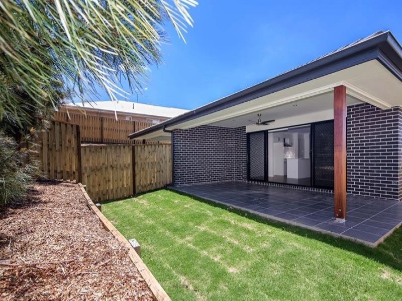 1/4 Brigid Boulevard, Augustine Heights QLD 4300