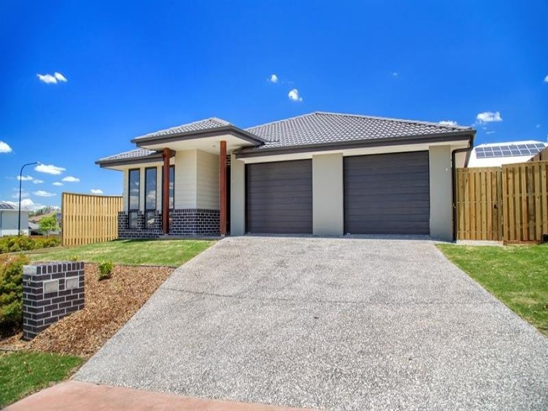 1/4 Brigid Boulevard, Augustine Heights QLD 4300