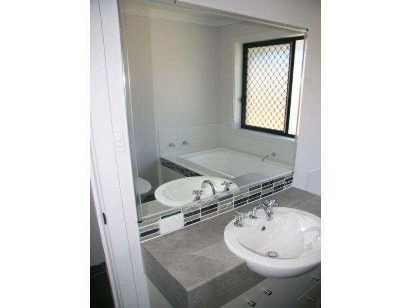 27 Coldstream Way, Holmview QLD 4207