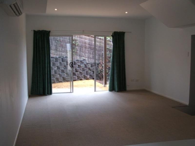 3/12 Dengate Lane, St Lucia QLD 4067