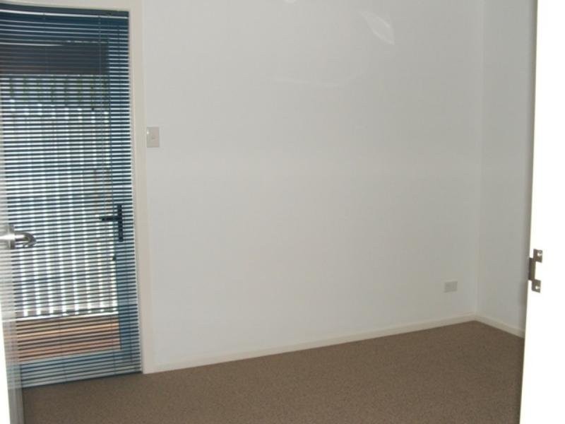 3/12 Dengate Lane, St Lucia QLD 4067