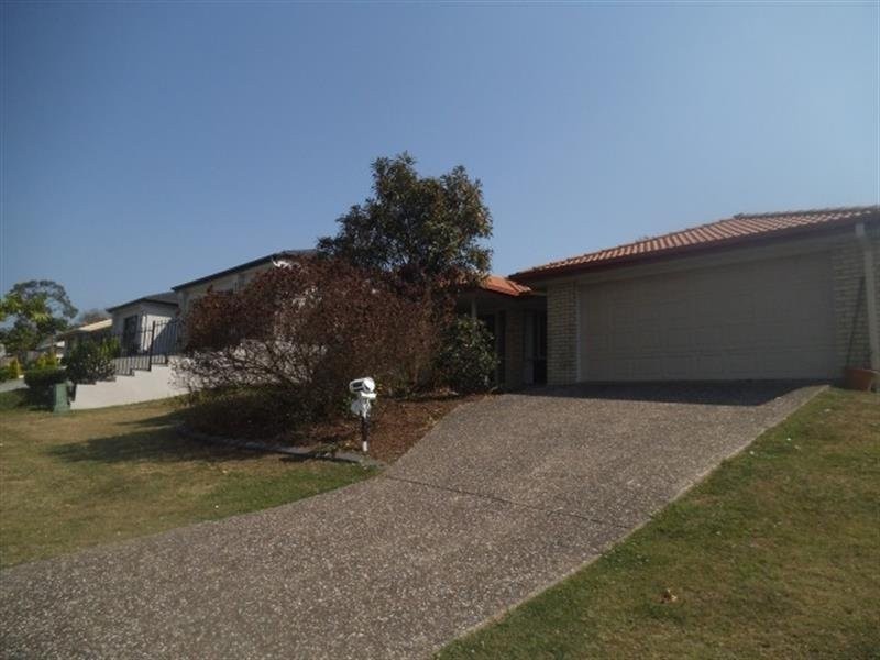 8 Hill End Avenue, Hillcrest QLD 4118