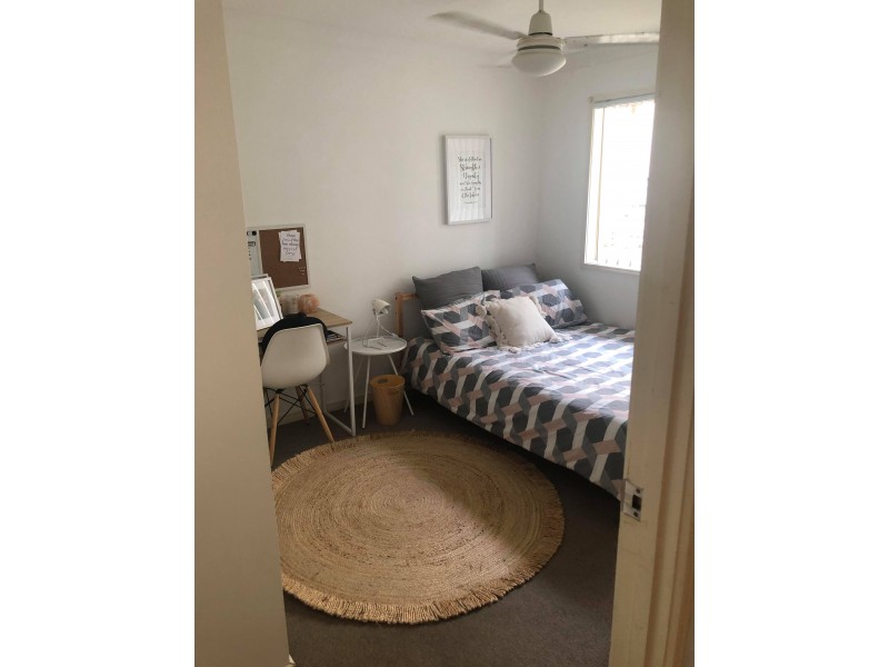 8 Hill End Avenue, Hillcrest QLD 4118