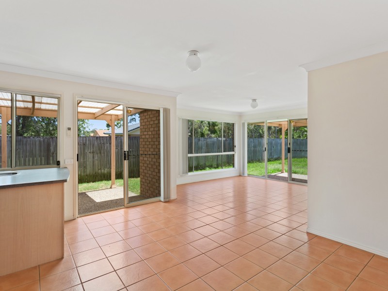 15 Pinewood Street, Wynnum West QLD 4178