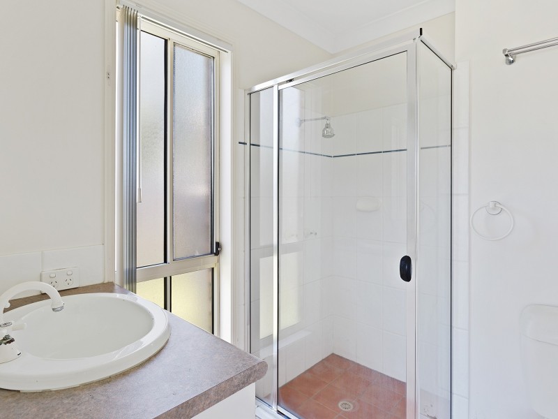 15 Pinewood Street, Wynnum West QLD 4178