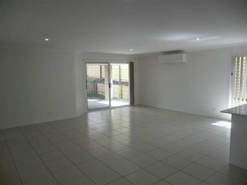 8 Willow Rise Drive, Waterford QLD 4133