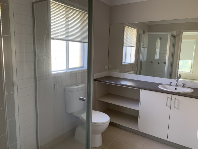 9 Barradeen Circuit, Pacific Pines QLD 4211