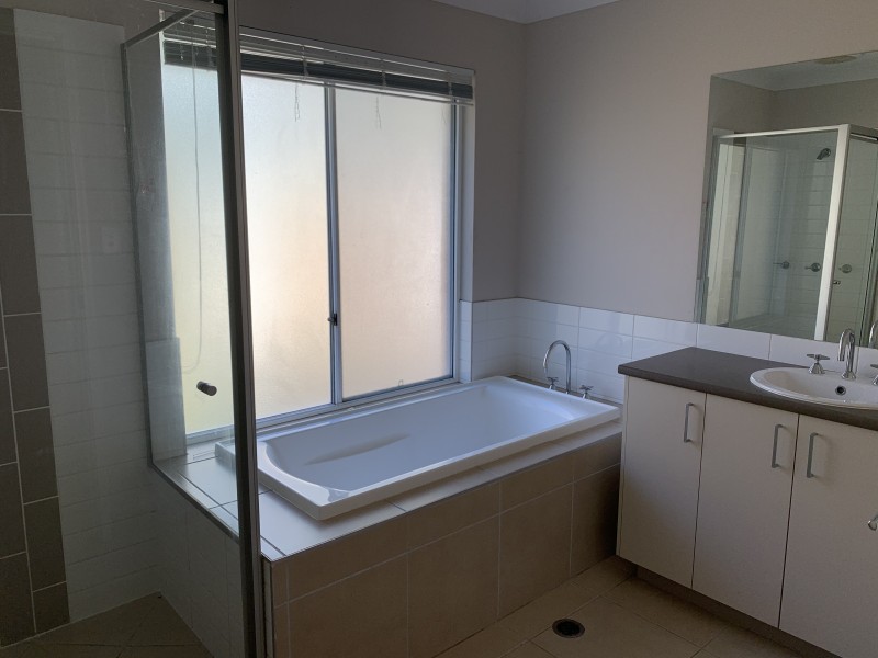 9 Barradeen Circuit, Pacific Pines QLD 4211