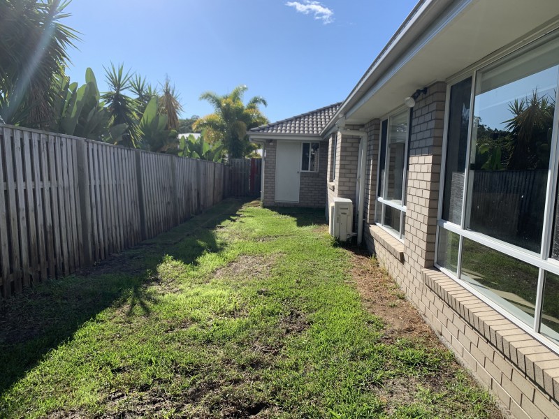 9 Barradeen Circuit, Pacific Pines QLD 4211