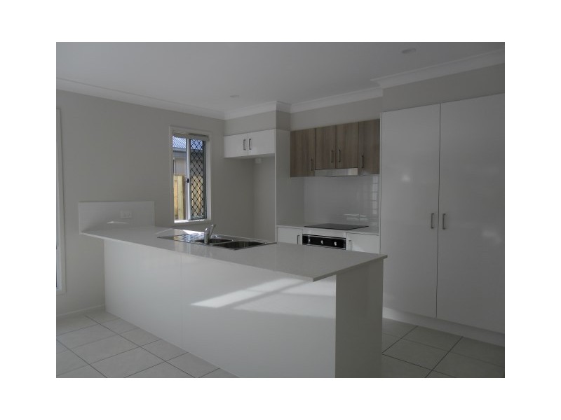 18 Wicker Road, Park Ridge QLD 4125
