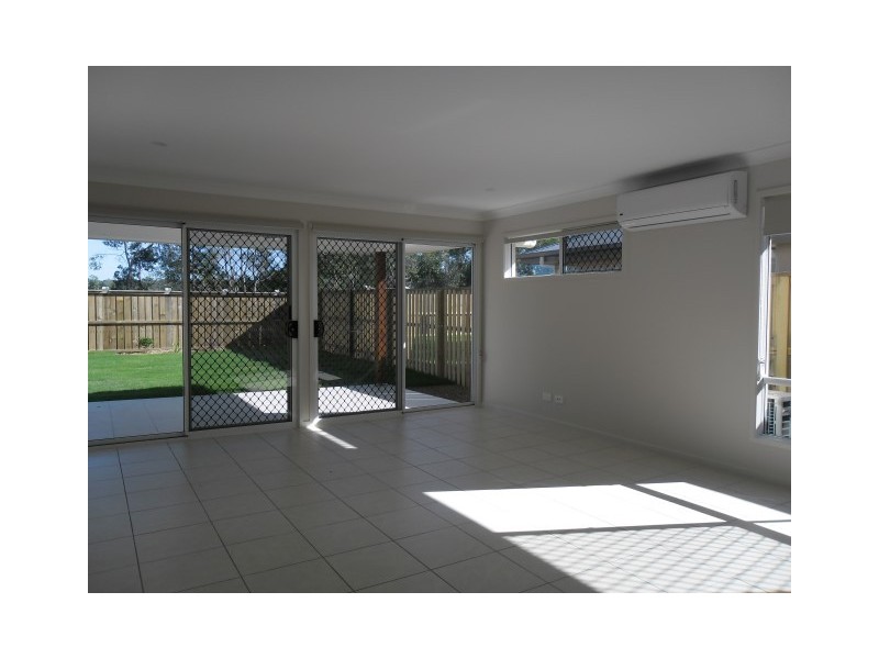 18 Wicker Road, Park Ridge QLD 4125