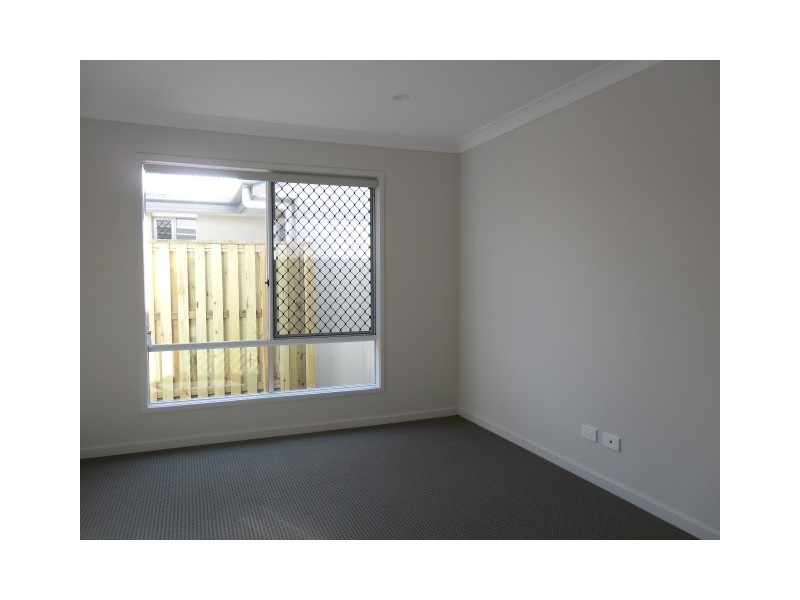 18 Wicker Road, Park Ridge QLD 4125